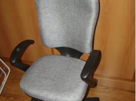 Обивка офисных кресел и стульев